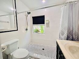 Beachside Bliss Lush Private Pool BBQ King Bed