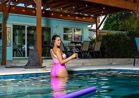 Beachside Bliss Lush Private Pool BBQ King Bed