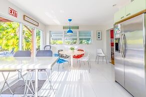 Beachside Bliss Lush Private Pool BBQ King Bed