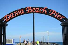 Beachside Bliss Lush Private Pool BBQ King Bed