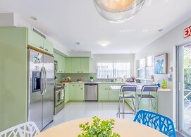 Beachside Bliss Lush Private Pool BBQ King Bed