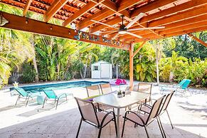 Beachside Bliss Lush Private Pool BBQ King Bed