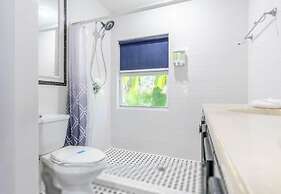 Beachside Bliss Lush Private Pool BBQ King Bed