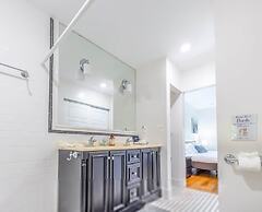 Beachside Bliss Lush Private Pool BBQ King Bed