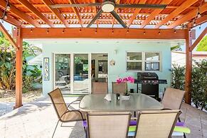 Beachside Bliss Lush Private Pool BBQ King Bed