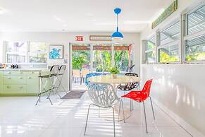 Beachside Bliss Lush Private Pool BBQ King Bed