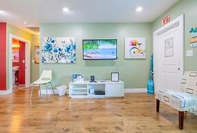 Beachside Bliss Lush Private Pool BBQ King Bed