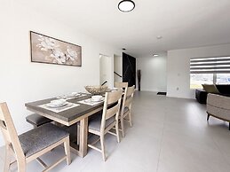 NEW Luxury 5BR Villa Private Pool BBQ Game Room