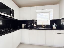 NEW Luxury 5BR Villa Private Pool BBQ Game Room