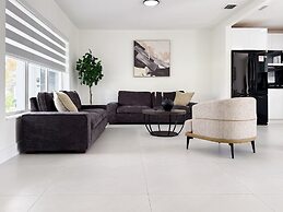 NEW Luxury 5BR Villa Private Pool BBQ Game Room