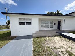 NEW Luxury 5BR Villa Private Pool BBQ Game Room