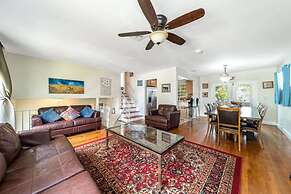 Stylish 2-story Home Pool