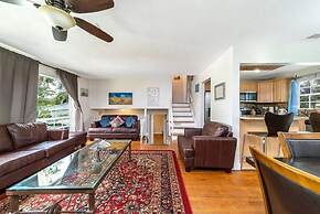 Stylish 2-story Home Pool