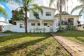 Stylish 2-story Home Pool