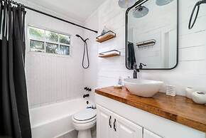 Stylish 2-story Home Pool