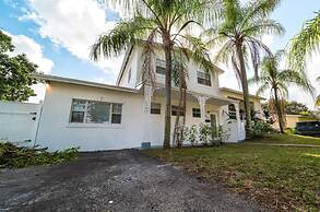 Stylish 2-story Home Pool