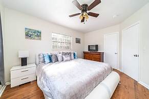 Stylish 2-story Home Pool