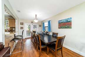 Stylish 2-story Home Pool