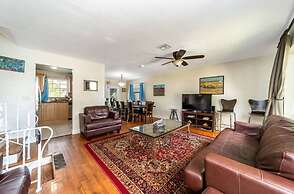 Stylish 2-story Home Pool