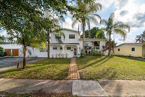 Stylish 2-story Home Pool