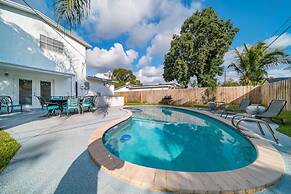 Stylish 2-story Home Pool