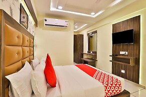 Goroomgo Silver Palace Ahemadabad