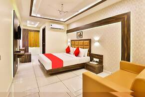 Goroomgo Silver Palace Ahemadabad