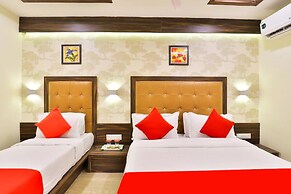 Goroomgo Silver Palace Ahemadabad