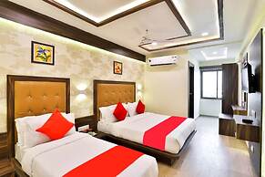 Goroomgo Silver Palace Ahemadabad