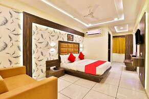 Goroomgo Silver Palace Ahemadabad