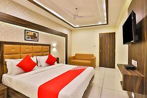 Goroomgo Silver Palace Ahemadabad