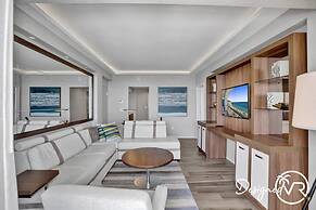 Stunning Beachfront Luxury- Your Perfect Getaway!