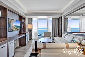 Stunning Beachfront Luxury- Your Perfect Getaway!