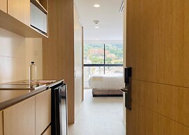 w Minimalist Loft in Santa Barbara