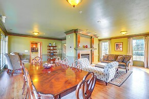 On-site Hiking: Expansive Retreat in Kingsport!