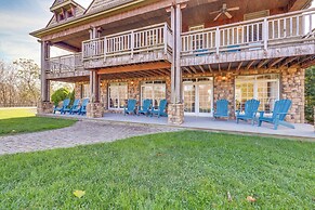 On-site Hiking: Expansive Retreat in Kingsport!