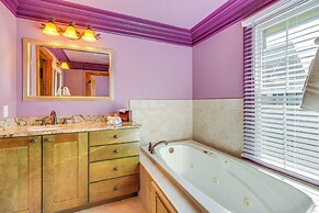 On-site Hiking: Expansive Retreat in Kingsport!