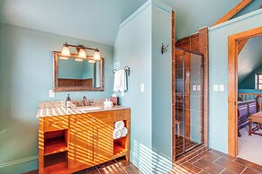 On-site Hiking: Expansive Retreat in Kingsport!