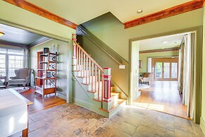 On-site Hiking: Expansive Retreat in Kingsport!