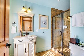 On-site Hiking: Expansive Retreat in Kingsport!