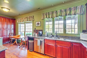 On-site Hiking: Expansive Retreat in Kingsport!