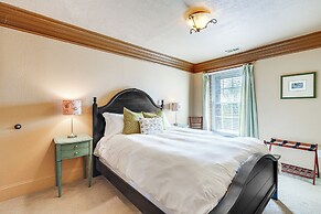 On-site Hiking: Expansive Retreat in Kingsport!