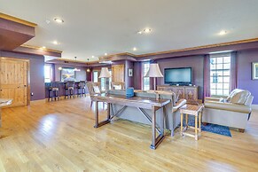 On-site Hiking: Expansive Retreat in Kingsport!