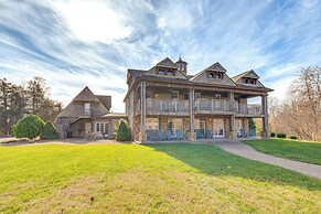 On-site Hiking: Expansive Retreat in Kingsport!