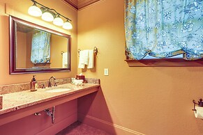 On-site Hiking: Expansive Retreat in Kingsport!