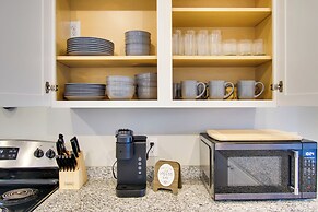 < 1 Mi to Lake Ontario: Oswego Group Retreat