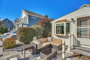 Walk to Beach: Water-view Abode in Portsmouth!