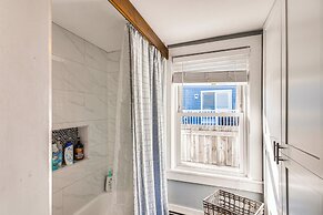 Walk to Beach: Water-view Abode in Portsmouth!