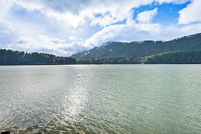 Waterfront Alder Lake Retreat: Private Deck!