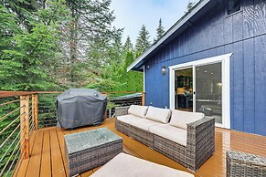 Waterfront Alder Lake Retreat: Private Deck!